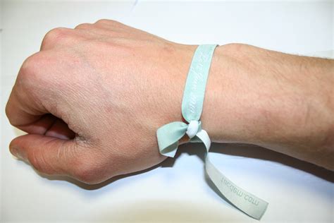 Bracelets en Tissu et Coton Brodé pour Femme .